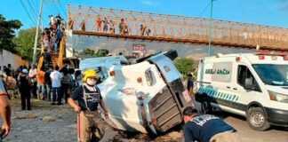 Accidente de migrantes deja 54 muertos; AMLO llama a atender problema de fondo