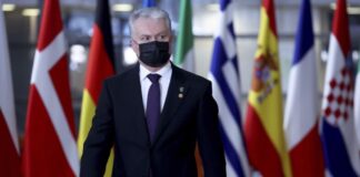 UE mantiene personal de su Embajada en Kiev; Estados Unidos llama a sus connacionales a dejar Ucrania